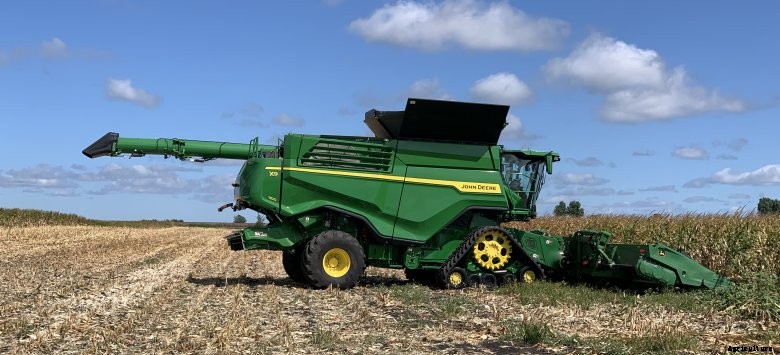 The John Deere X9 1100 in a Boone, Iowa corn field
